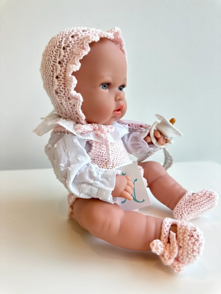 MUÑECA 33 CM con peto hecho a mano